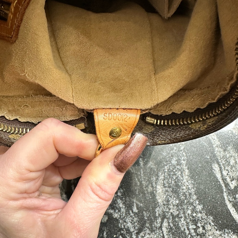 Louis Vuitton Monogram Canvas Looping GM Shoulder Bag - Picture 14 of 15
